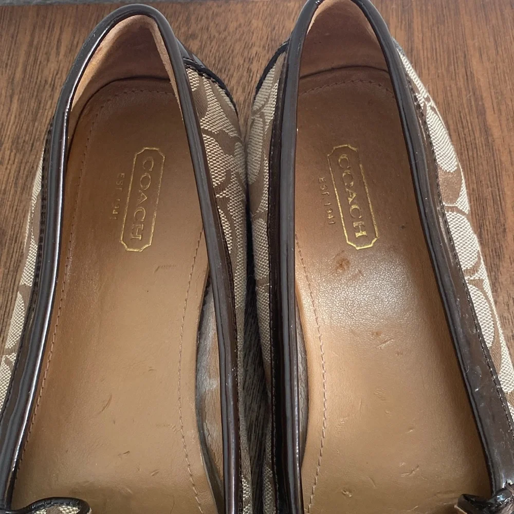 Coach Felisha Logo C Tan & Brown Loafer Flats Slip On Shoes, Women’s 9 B